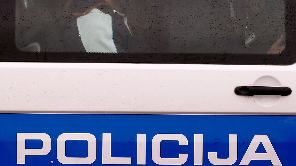 Na granici u Iloku našli ilegalce u kamionu, u Tovarniku trojac ukrao auto